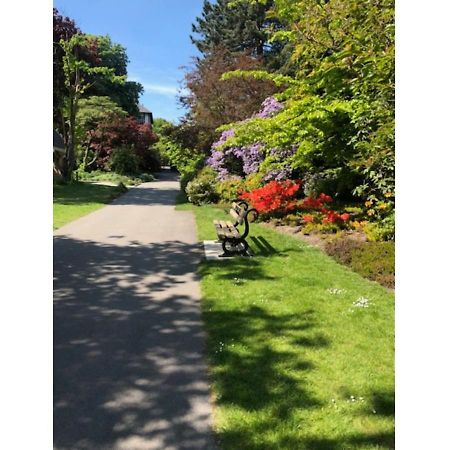 Perfectly Located 4 Storey Townhouse With 2 Parking Spaces In Central Harrogate Zewnętrze zdjęcie