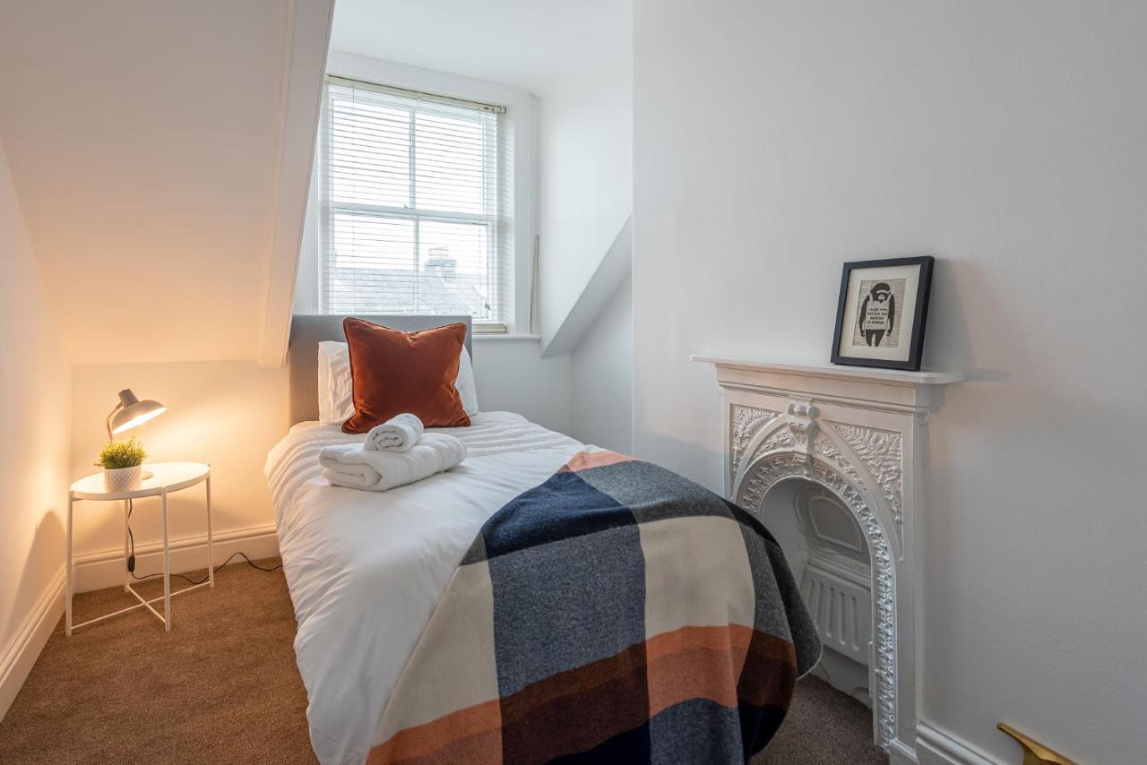 Perfectly Located 4 Storey Townhouse With 2 Parking Spaces In Central Harrogate Zewnętrze zdjęcie