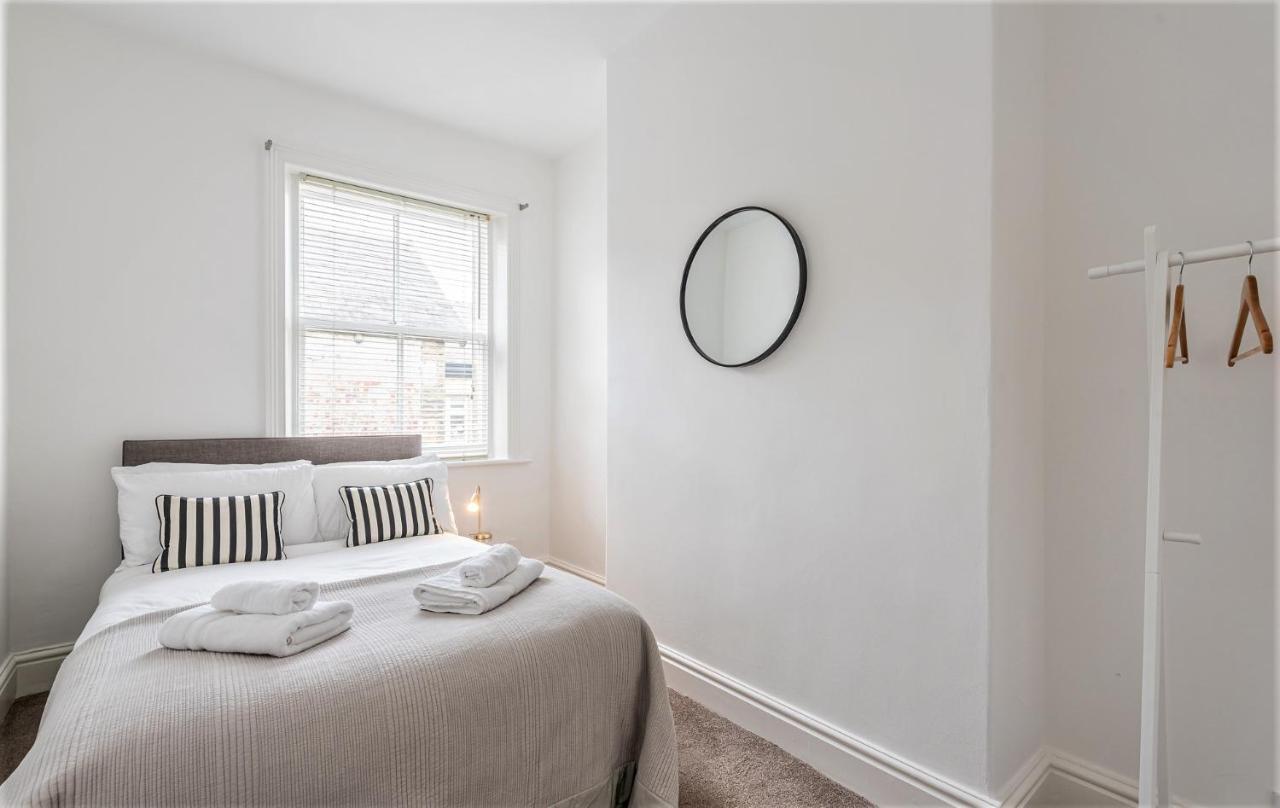 Perfectly Located 4 Storey Townhouse With 2 Parking Spaces In Central Harrogate Zewnętrze zdjęcie