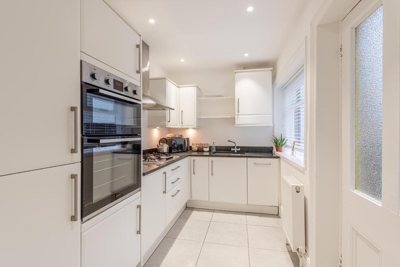 Perfectly Located 4 Storey Townhouse With 2 Parking Spaces In Central Harrogate Zewnętrze zdjęcie