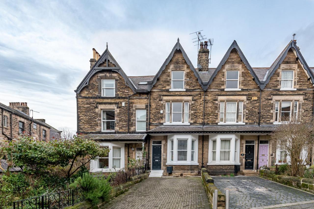 Perfectly Located 4 Storey Townhouse With 2 Parking Spaces In Central Harrogate Zewnętrze zdjęcie