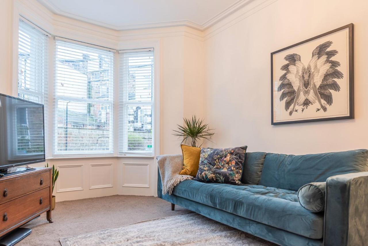 Perfectly Located 4 Storey Townhouse With 2 Parking Spaces In Central Harrogate Zewnętrze zdjęcie