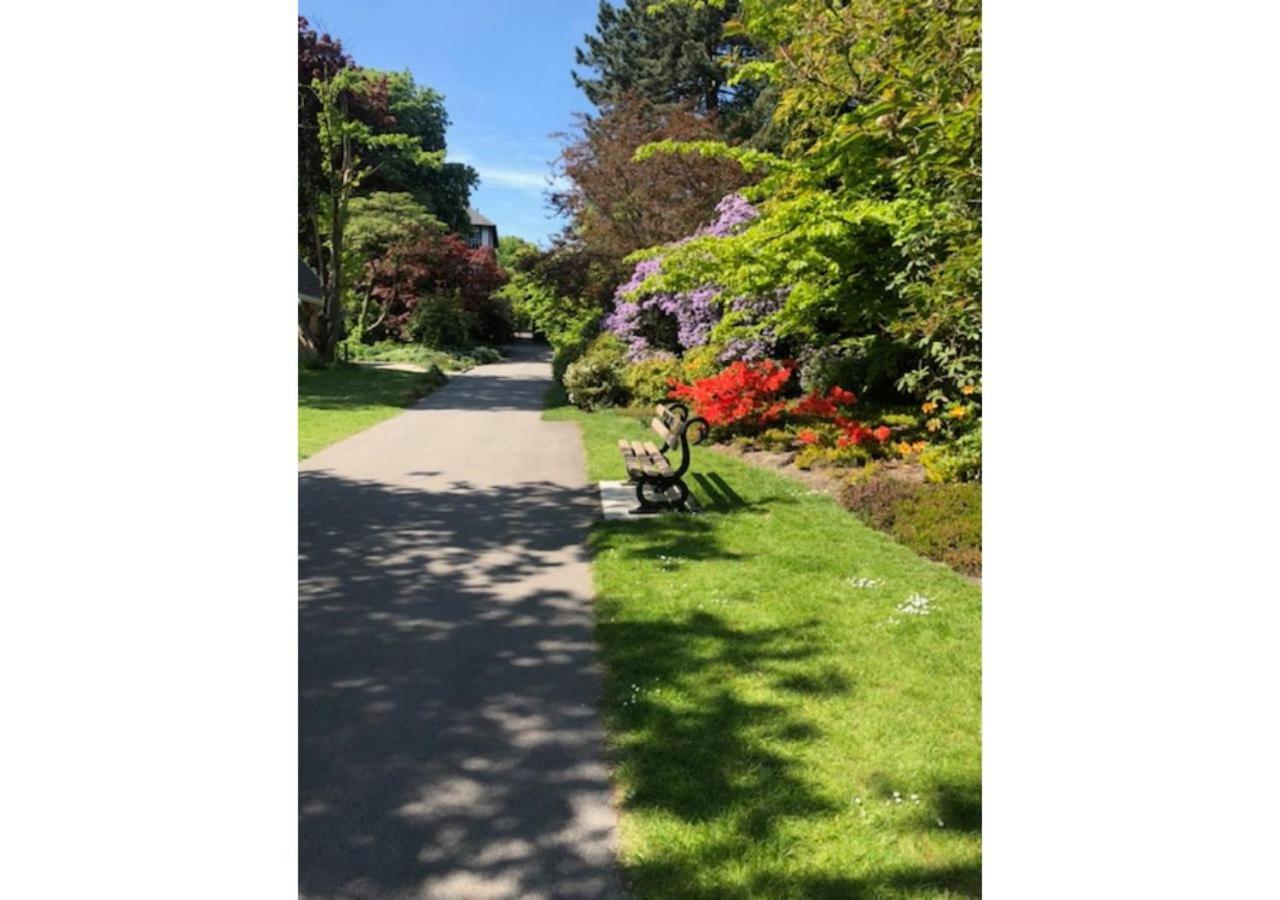 Perfectly Located 4 Storey Townhouse With 2 Parking Spaces In Central Harrogate Zewnętrze zdjęcie