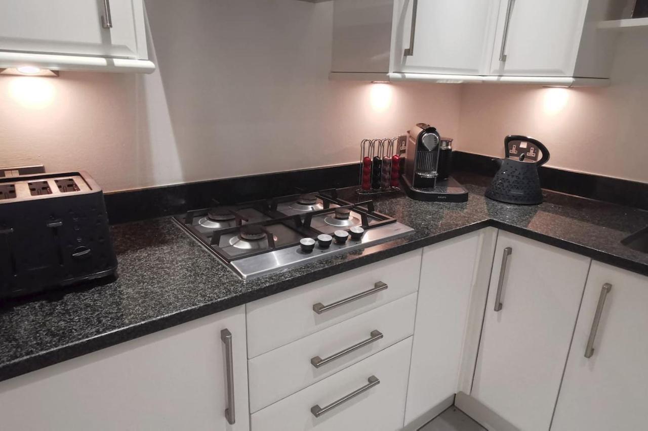 Perfectly Located 4 Storey Townhouse With 2 Parking Spaces In Central Harrogate Zewnętrze zdjęcie